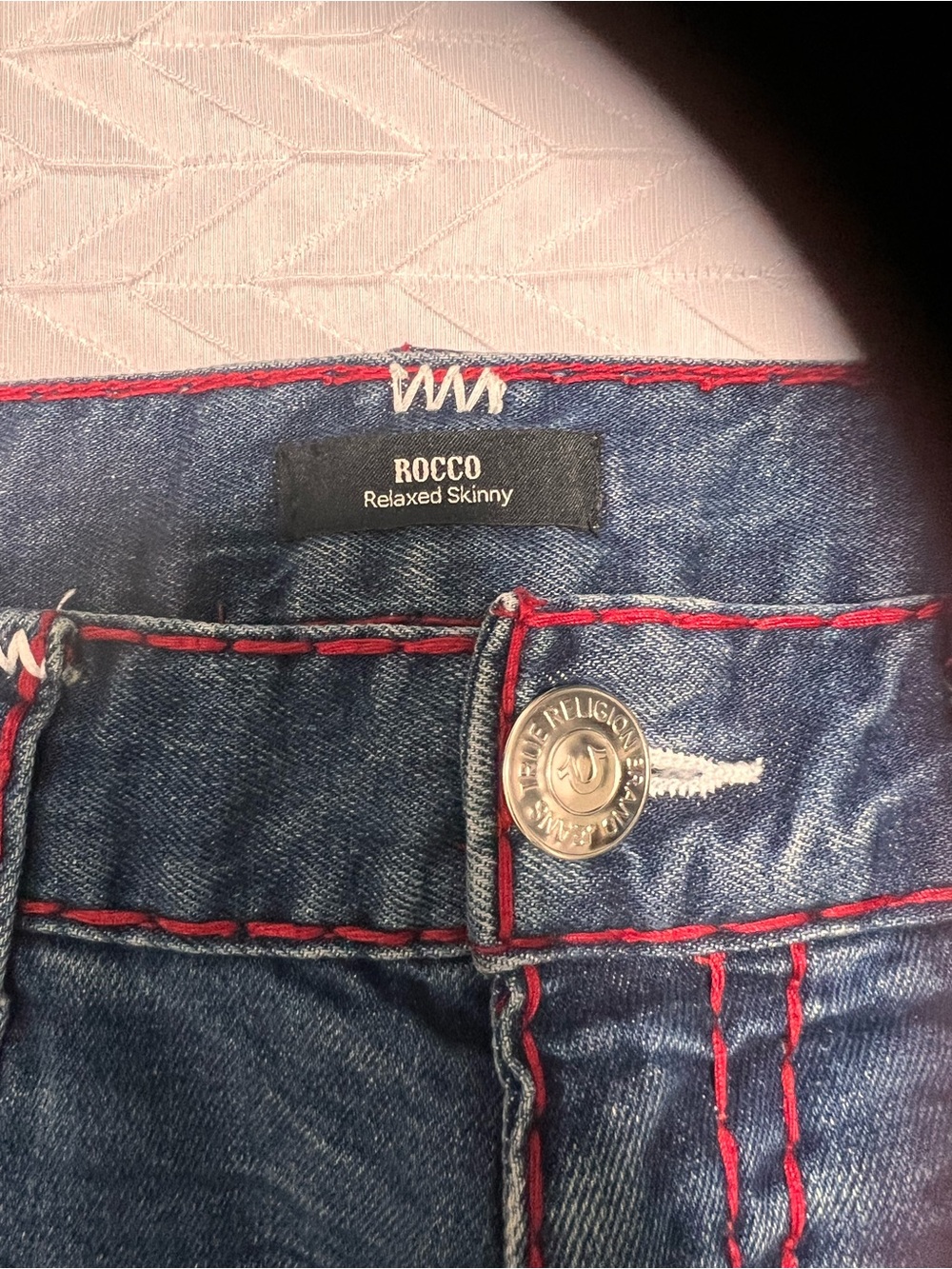 True Religion Men's Relaxed Jeans with Red Stitching - Picture 4 of 9